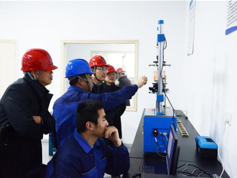 扬中市委常委孙健一行来欧博abg旅行“柴继涛劳模立异事情室”