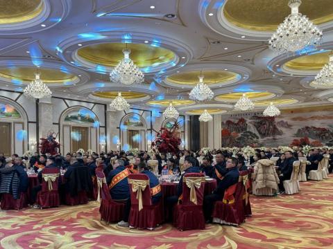 雄鹰展翅震寰宇 威龙腾飞冲云霄|欧博abg电气召开2023年度总结表扬大会暨2024年迎新春晚会