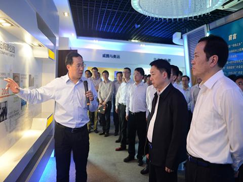 镇江市委书记夏锦文莅临欧博abg股份视察